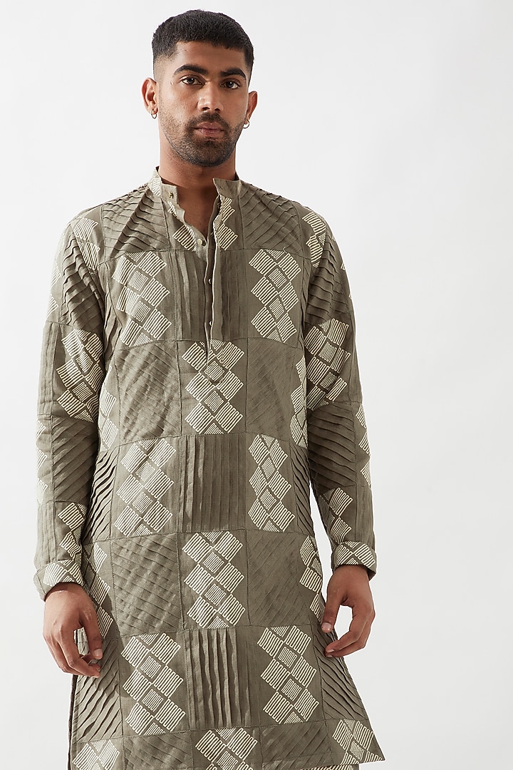 Olive Linen Printed Pleated Kurta Set by Son Of A Noble SNOB Men at Pernia's Pop Up Shop