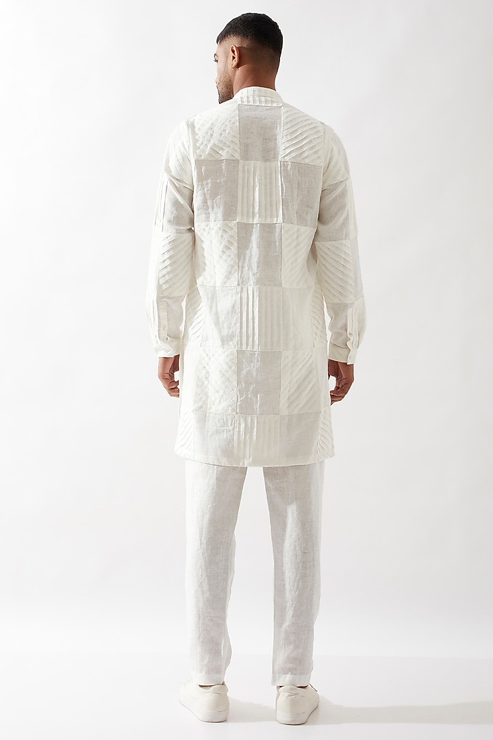 White Linen Pleated Textured Kurta Set by Son Of A Noble SNOB Men at Pernia's Pop Up Shop