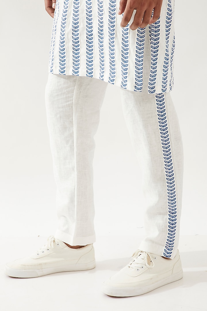 White Linen Printed Pintuck Textured Kurta Set by Son Of A Noble SNOB Men at Pernia's Pop Up Shop
