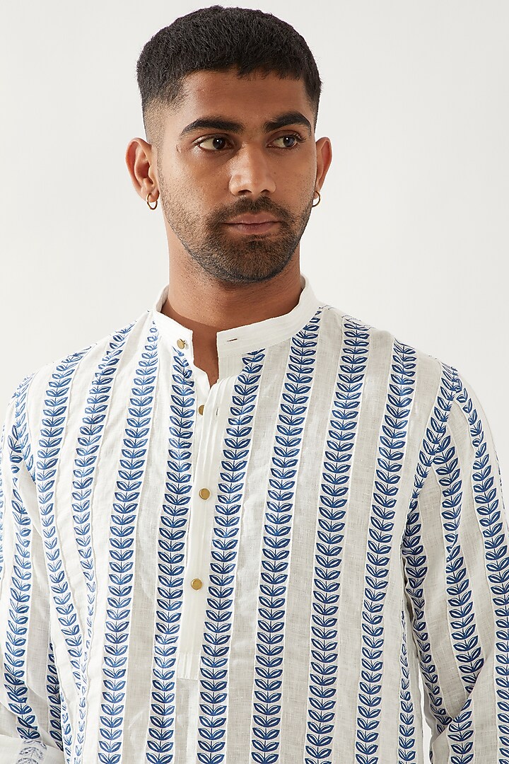 White Linen Printed Pintuck Textured Kurta Set by Son Of A Noble SNOB Men at Pernia's Pop Up Shop