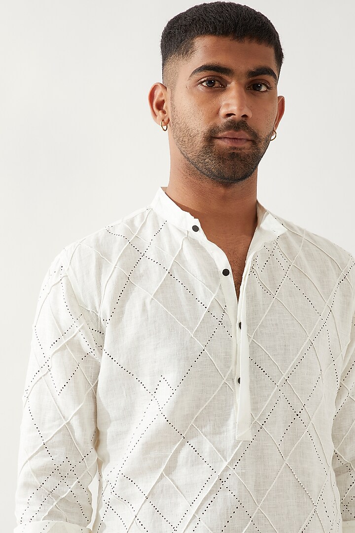 White Linen Printed Kurta Set by Son Of A Noble SNOB Men at Pernia's Pop Up Shop