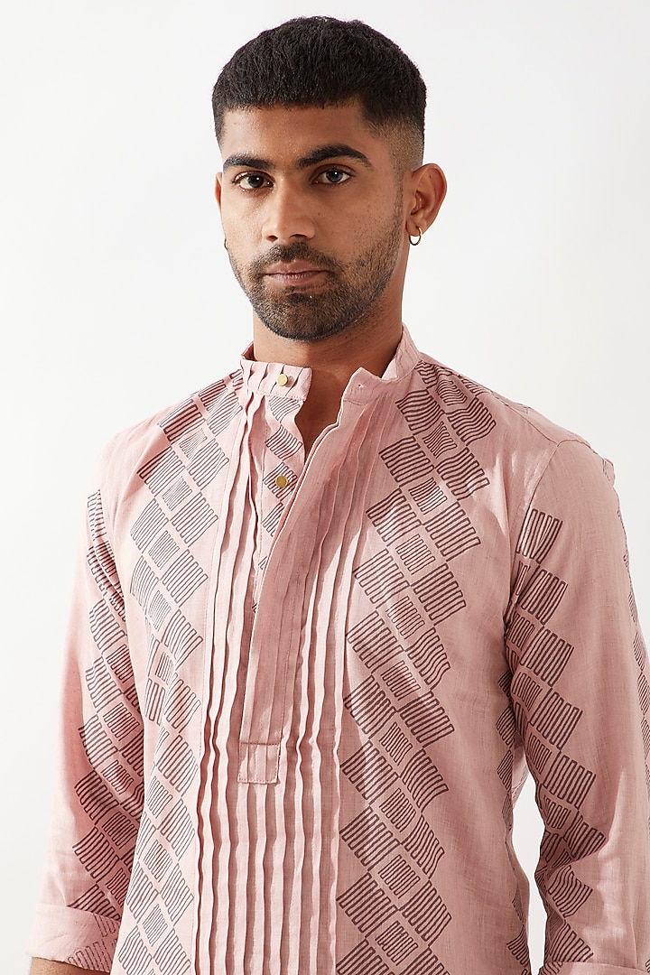 Pink Linen Printed Pleated Kurta Set by Son Of A Noble SNOB Men at Pernia's Pop Up Shop