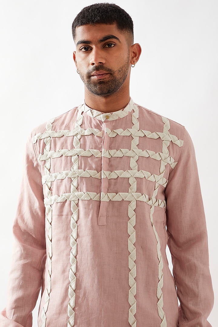 Pink Linen Caterpillar Textured Kurta Set by Son Of A Noble SNOB Men at Pernia's Pop Up Shop