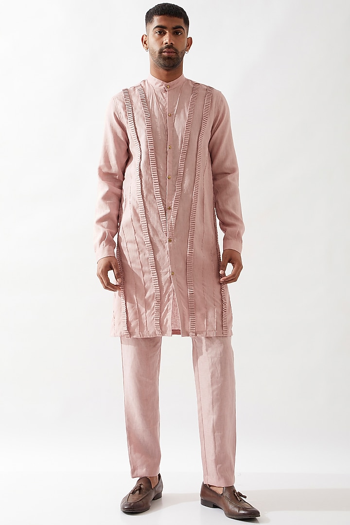 Pink Linen Caterpillar Textured Kurta Set by Son Of A Noble SNOB Men at Pernia's Pop Up Shop