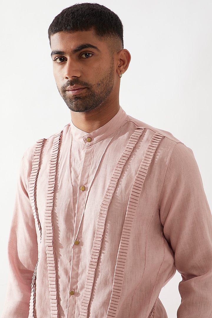 Pink Linen Caterpillar Textured Kurta Set by Son Of A Noble SNOB Men at Pernia's Pop Up Shop