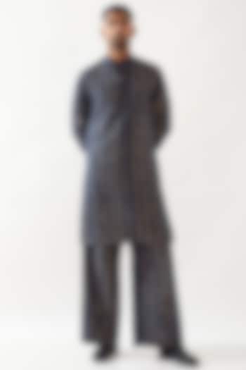 Navy Linen Printed Textured Kurta Set by Son Of A Noble SNOB Men at Pernia's Pop Up Shop