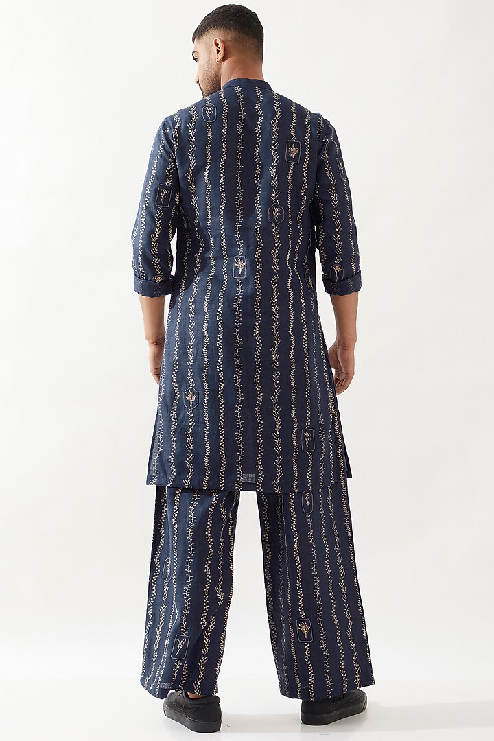 Navy Linen Printed Textured Kurta Set by Son Of A Noble SNOB Men at Pernia's Pop Up Shop