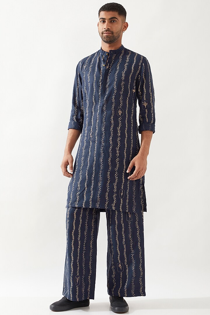 Navy Linen Printed Textured Kurta Set by Son Of A Noble SNOB Men at Pernia's Pop Up Shop