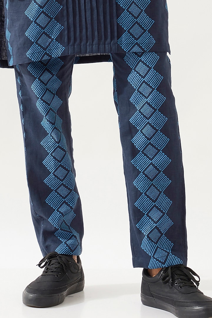 Navy Linen Printed Pleated Kurta Set by Son Of A Noble SNOB Men at Pernia's Pop Up Shop