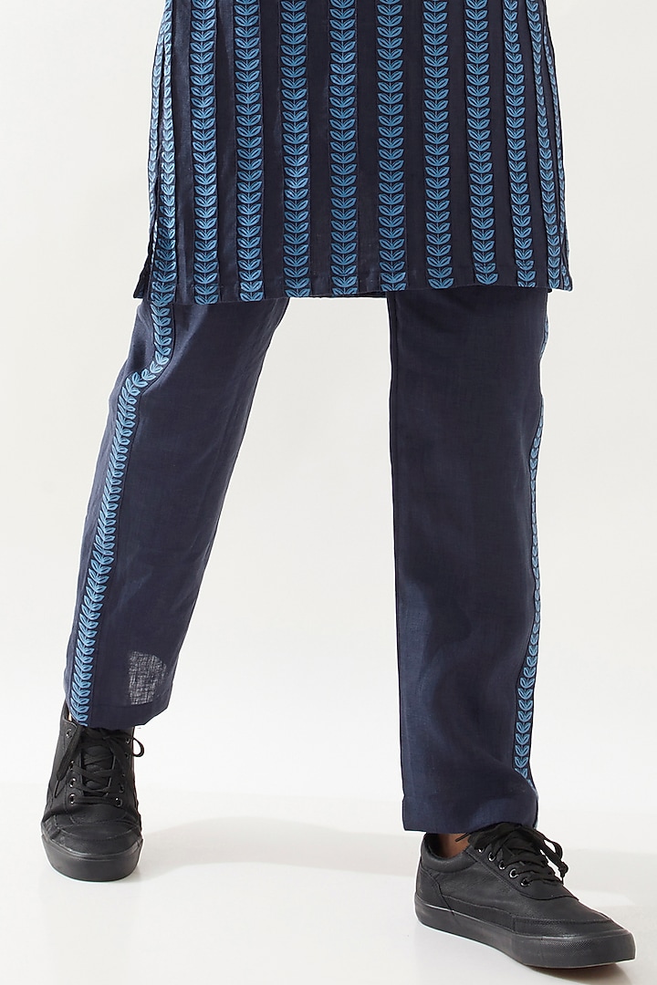 Navy Linen Printed Pintuck Kurta Set by Son Of A Noble SNOB Men at Pernia's Pop Up Shop