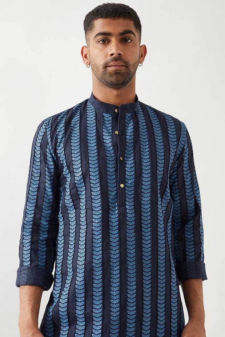 Navy Linen Printed Pintuck Kurta Set by Son Of A Noble SNOB Men at Pernia's Pop Up Shop