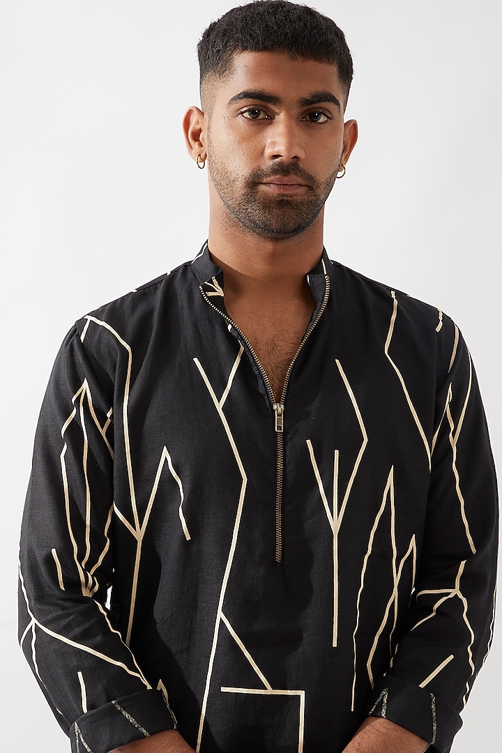 Black Linen Printed Kurta Set by Son Of A Noble SNOB Men at Pernia's Pop Up Shop