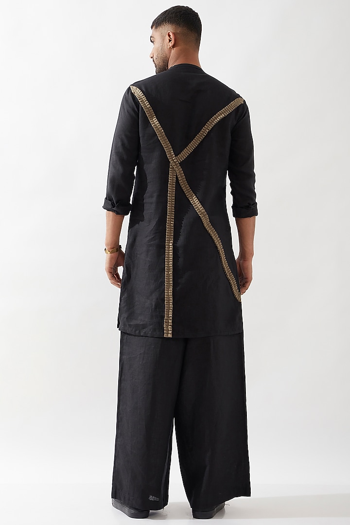 Black Linen Caterpillar Textured Kurta Set by Son Of A Noble SNOB Men at Pernia's Pop Up Shop