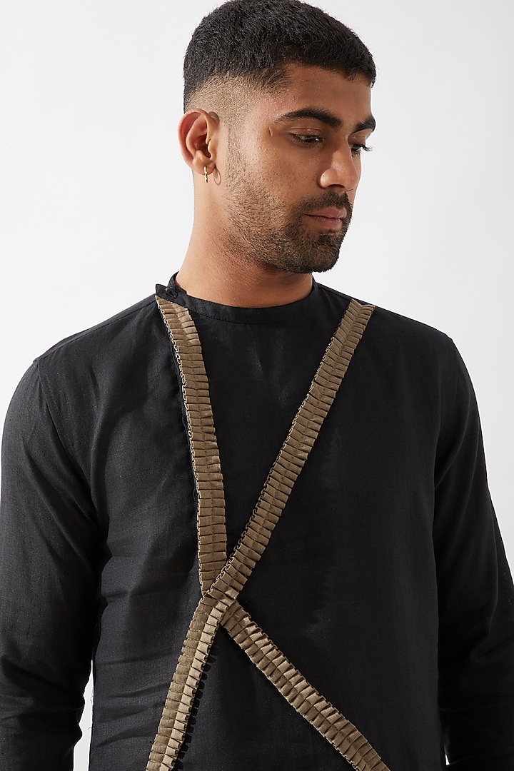 Black Linen Caterpillar Textured Kurta Set by Son Of A Noble SNOB Men at Pernia's Pop Up Shop