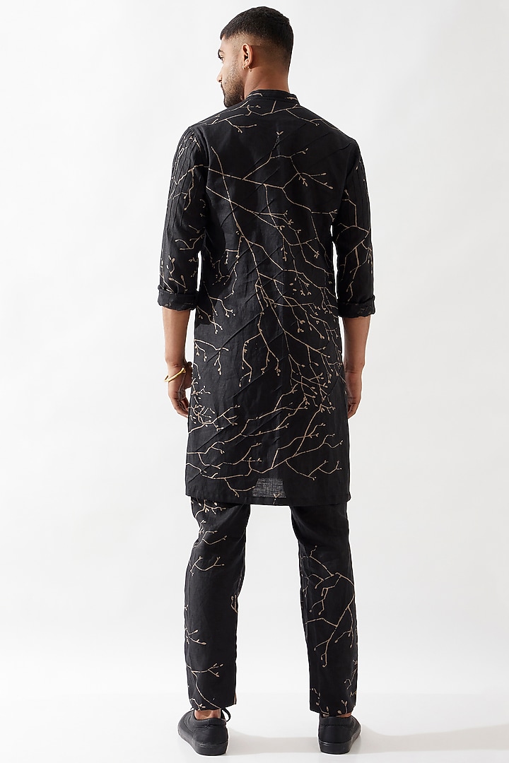 Black Linen Printed Kurta Set by Son Of A Noble SNOB Men at Pernia's Pop Up Shop