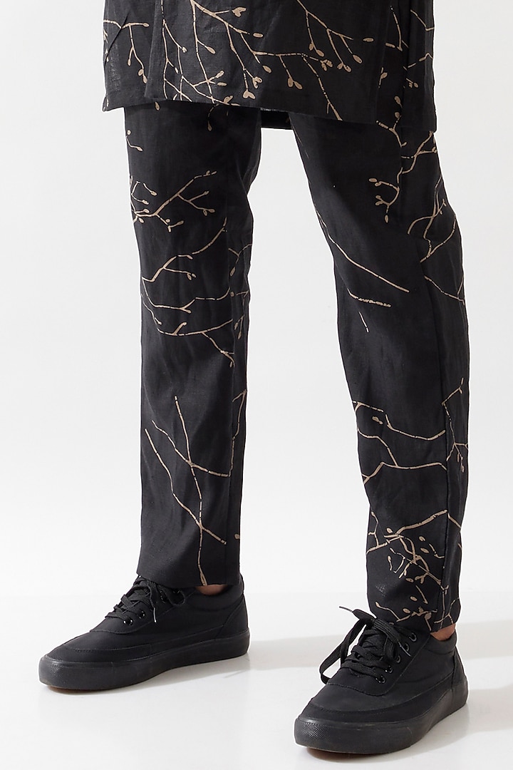 Black Linen Printed Kurta Set by Son Of A Noble SNOB Men at Pernia's Pop Up Shop