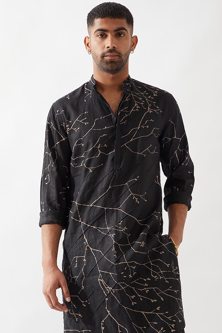 Black Linen Printed Kurta Set by Son Of A Noble SNOB Men at Pernia's Pop Up Shop