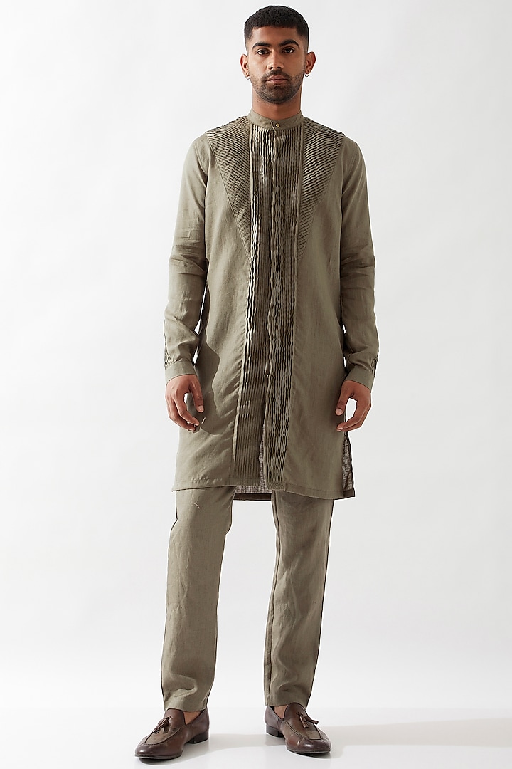 Olive Linen Pleated Kurta Set by Son Of A Noble SNOB Men at Pernia's Pop Up Shop