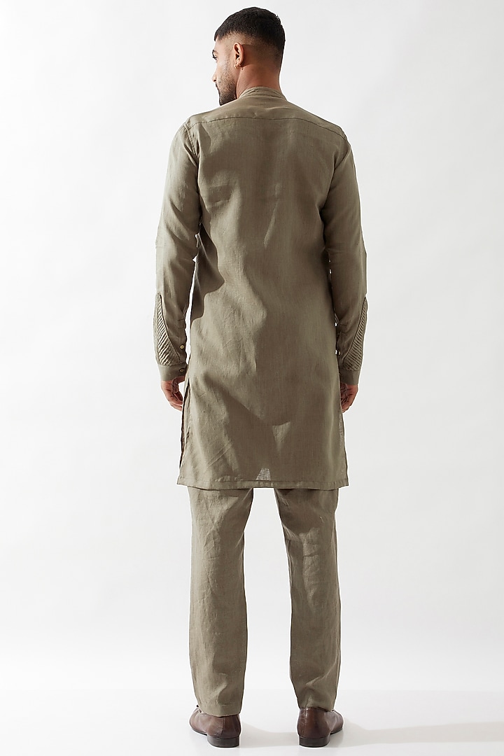 Olive Linen Pleated Kurta Set by Son Of A Noble SNOB Men at Pernia's Pop Up Shop