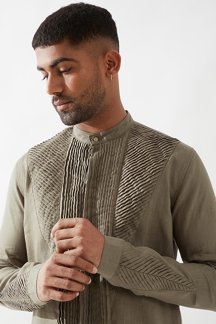 Olive Linen Pleated Kurta Set by Son Of A Noble SNOB Men at Pernia's Pop Up Shop