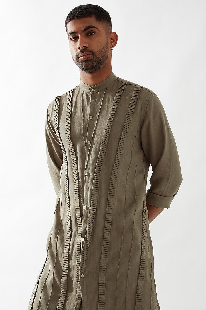 Olive Linen Caterpillar Textured Kurta Set by Son Of A Noble SNOB Men at Pernia's Pop Up Shop