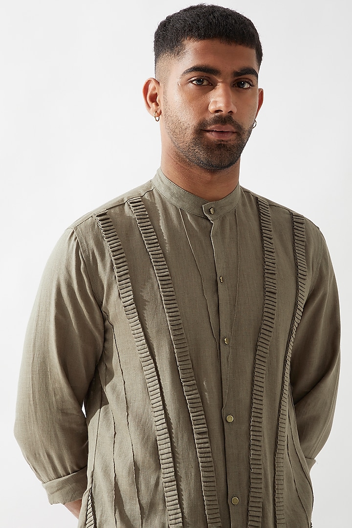 Olive Linen Caterpillar Textured Kurta Set by Son Of A Noble SNOB Men at Pernia's Pop Up Shop