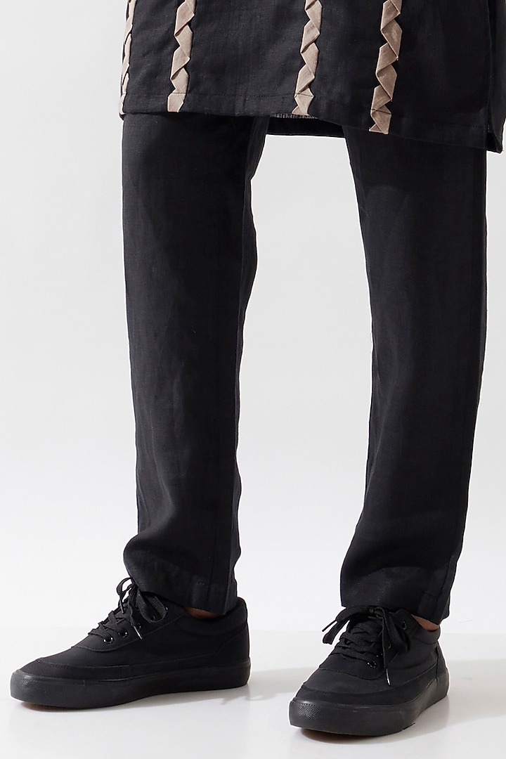 Black Linen Caterpillar Textured Kurta Set by Son Of A Noble SNOB Men at Pernia's Pop Up Shop