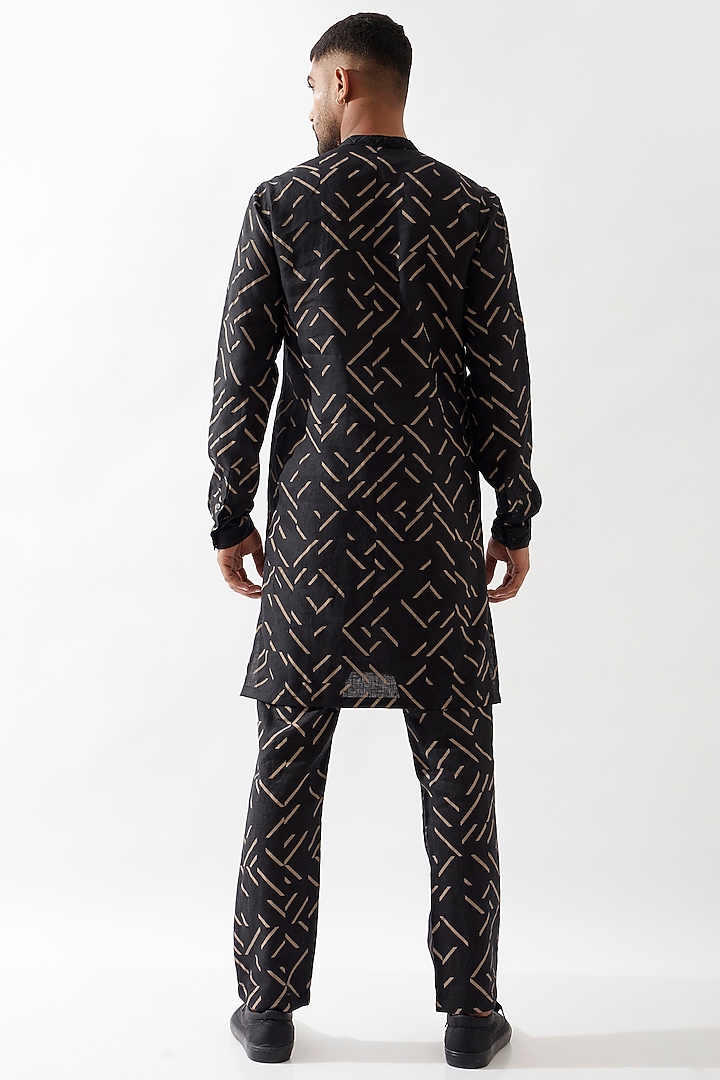 Black Linen Printed Kurta Set by Son Of A Noble SNOB Men at Pernia's Pop Up Shop