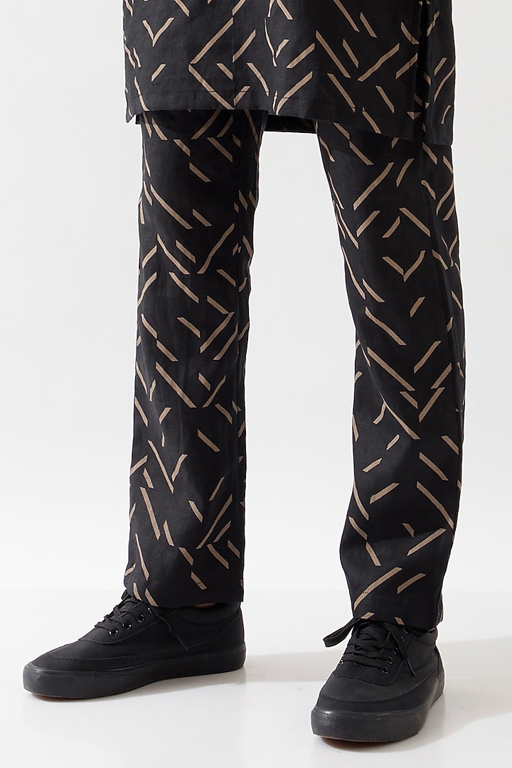 Black Linen Printed Kurta Set by Son Of A Noble SNOB Men at Pernia's Pop Up Shop