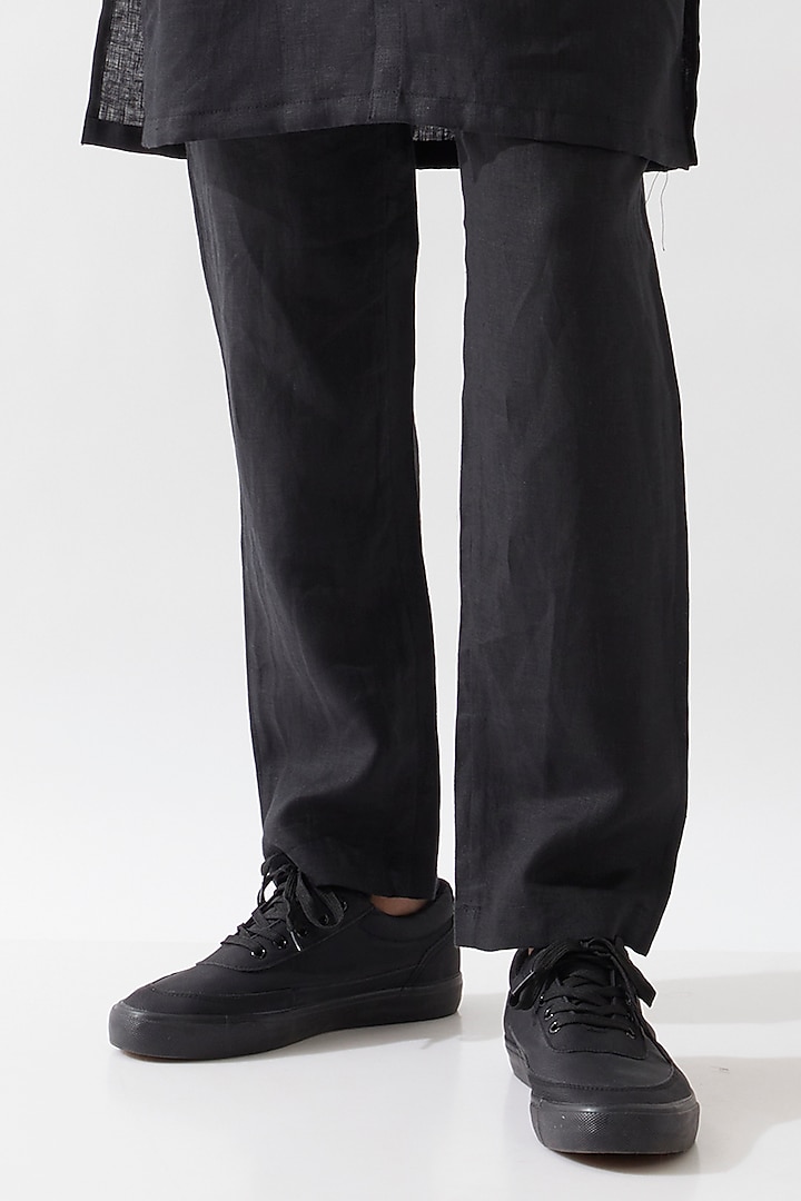 Black Linen Kurta Set by Son Of A Noble SNOB Men at Pernia's Pop Up Shop