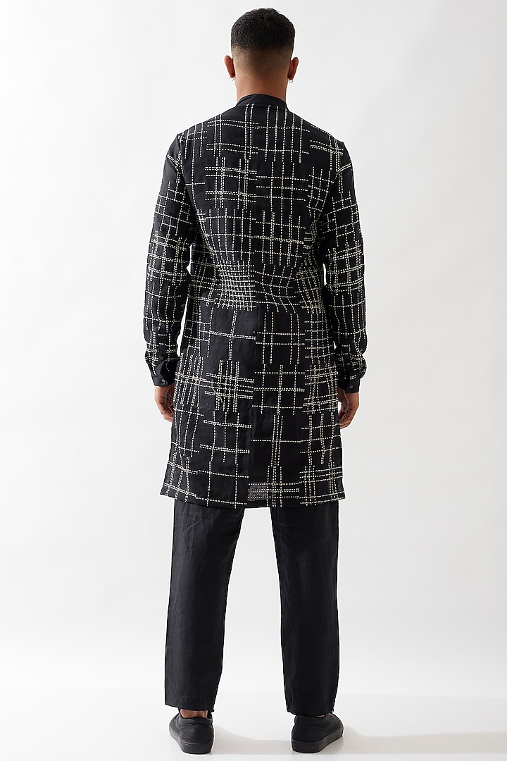 Black Linen Hand Embroidered Kurta Set by Son Of A Noble SNOB Men at Pernia's Pop Up Shop