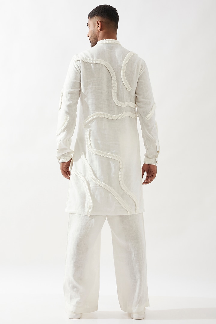 White Linen Caterpillar Texture Kurta by Son Of A Noble SNOB Men at Pernia's Pop Up Shop