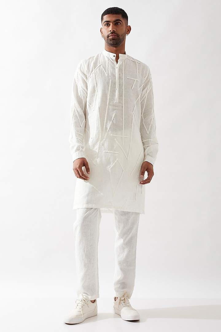 White Linen Applique Textured Kurta by Son Of A Noble SNOB Men at Pernia's Pop Up Shop