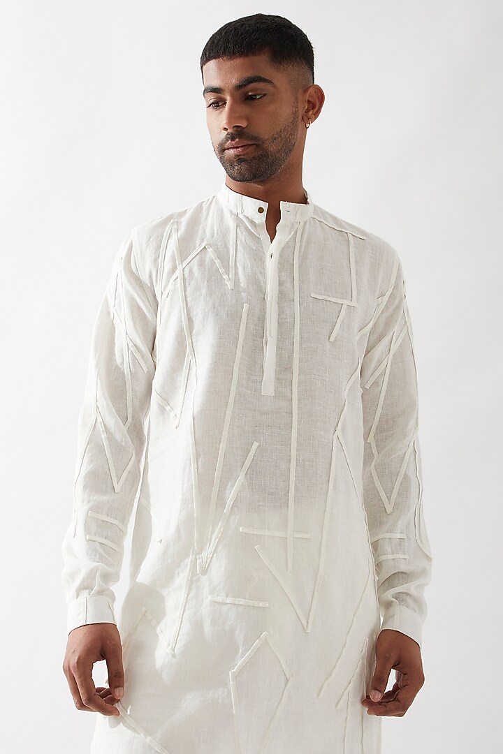 White Linen Applique Textured Kurta by Son Of A Noble SNOB Men at Pernia's Pop Up Shop