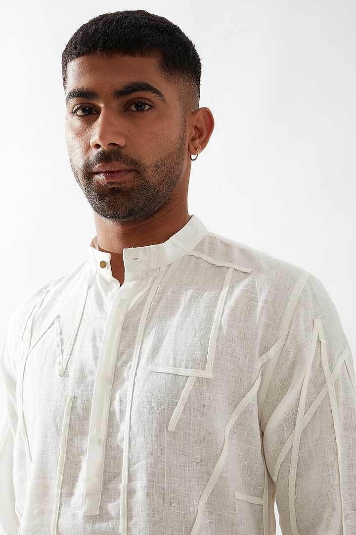 White Linen Applique Textured Kurta by Son Of A Noble SNOB Men at Pernia's Pop Up Shop
