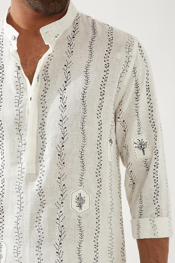 White Linen Printed Kurta by Son Of A Noble SNOB Men at Pernia's Pop Up Shop