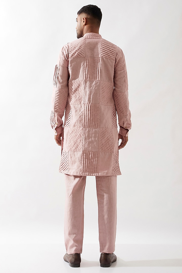 Pink Linen Pleated Textured Kurta by Son Of A Noble SNOB Men at Pernia's Pop Up Shop