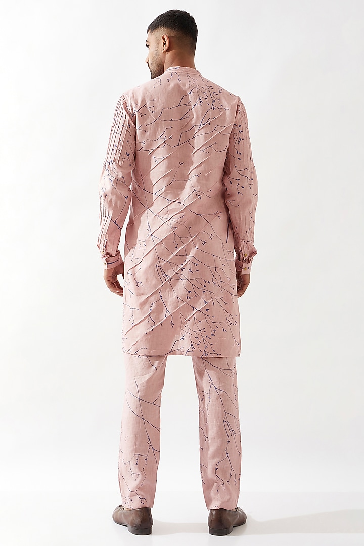 Pink Linen Applique Textured Kurta by Son Of A Noble SNOB Men at Pernia's Pop Up Shop