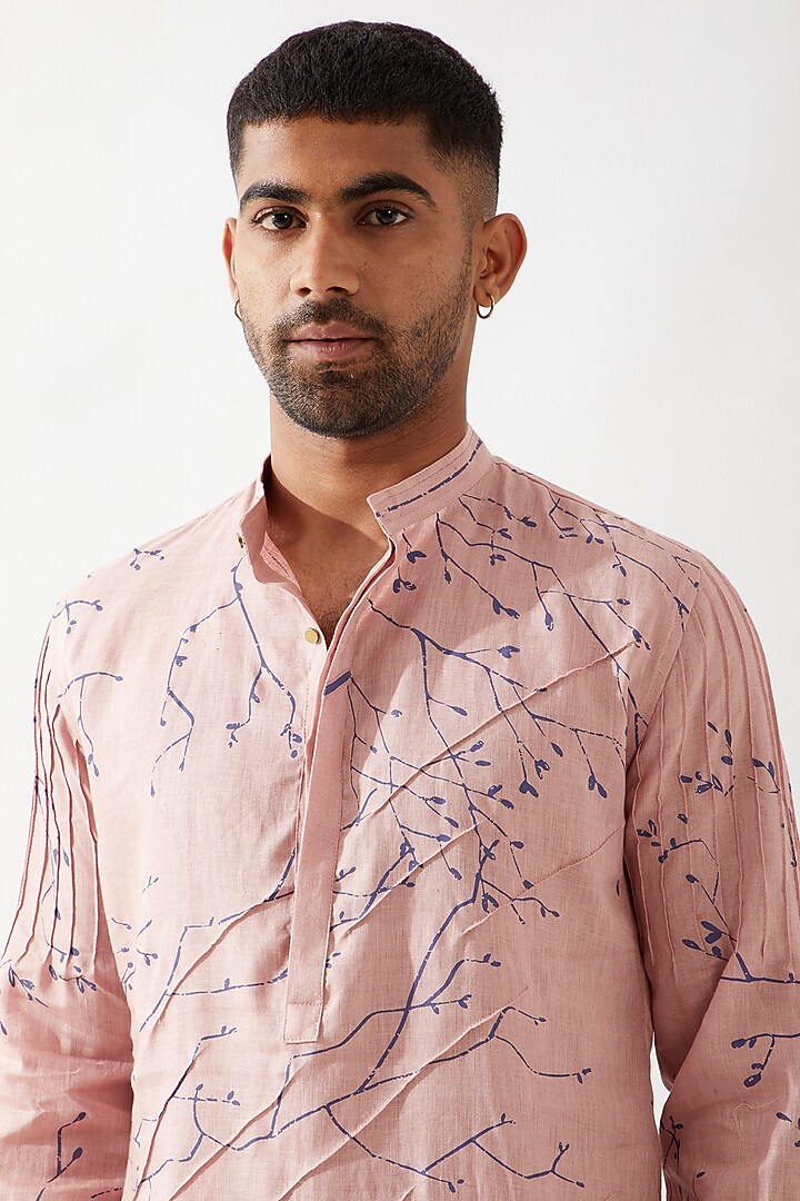Pink Linen Applique Textured Kurta by Son Of A Noble SNOB Men at Pernia's Pop Up Shop