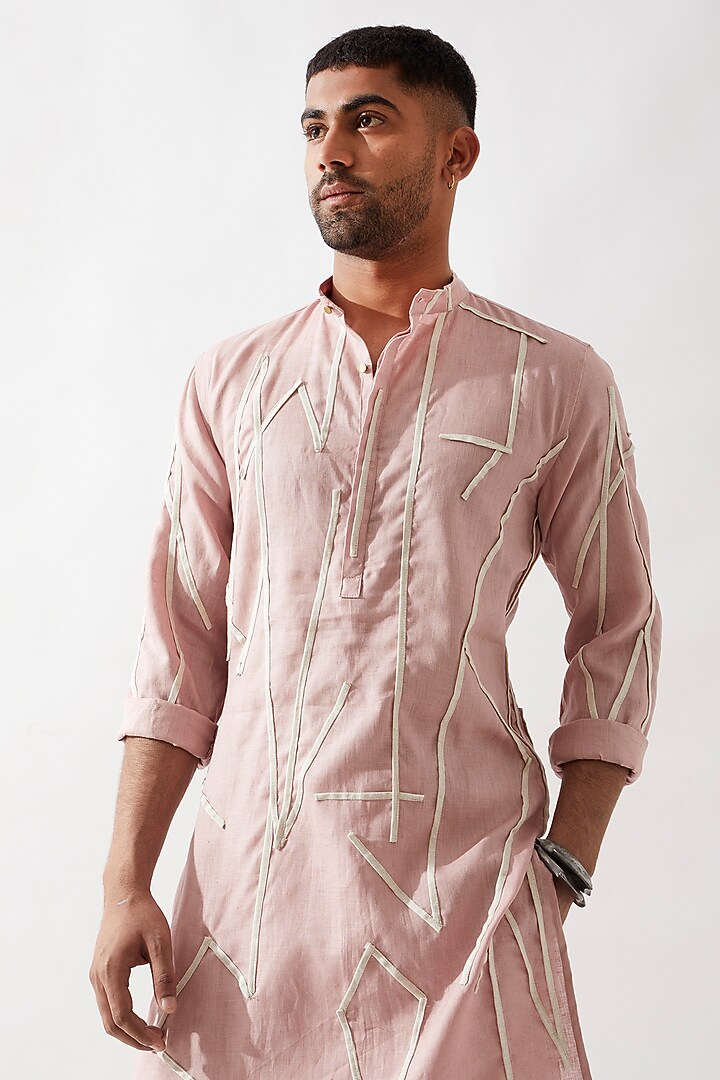 Pink Linen Printed & Pintuck Textured Kurta by Son Of A Noble SNOB Men at Pernia's Pop Up Shop