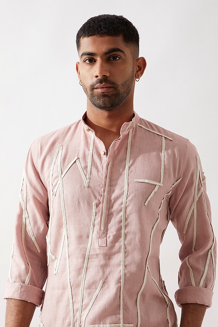 Pink Linen Printed & Pintuck Textured Kurta by Son Of A Noble SNOB Men at Pernia's Pop Up Shop