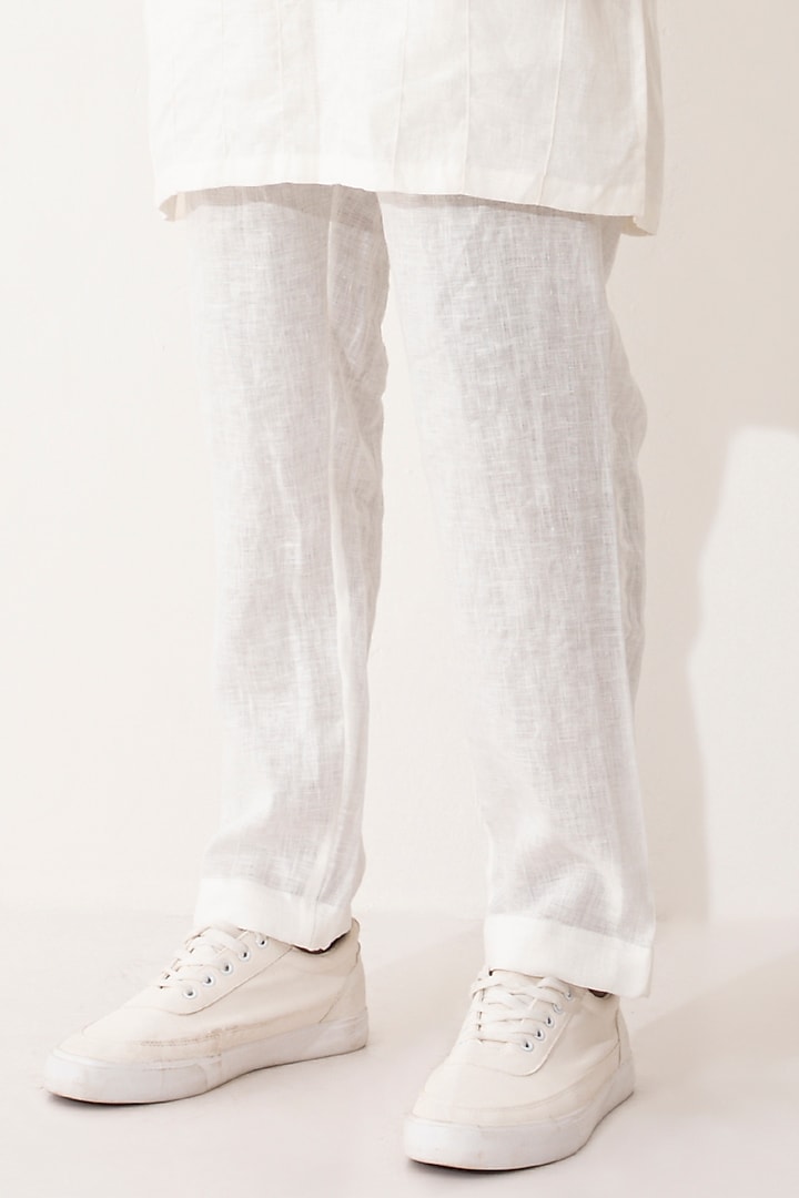 White Linen Printed Kurta Set by Son Of A Noble SNOB Men at Pernia's Pop Up Shop
