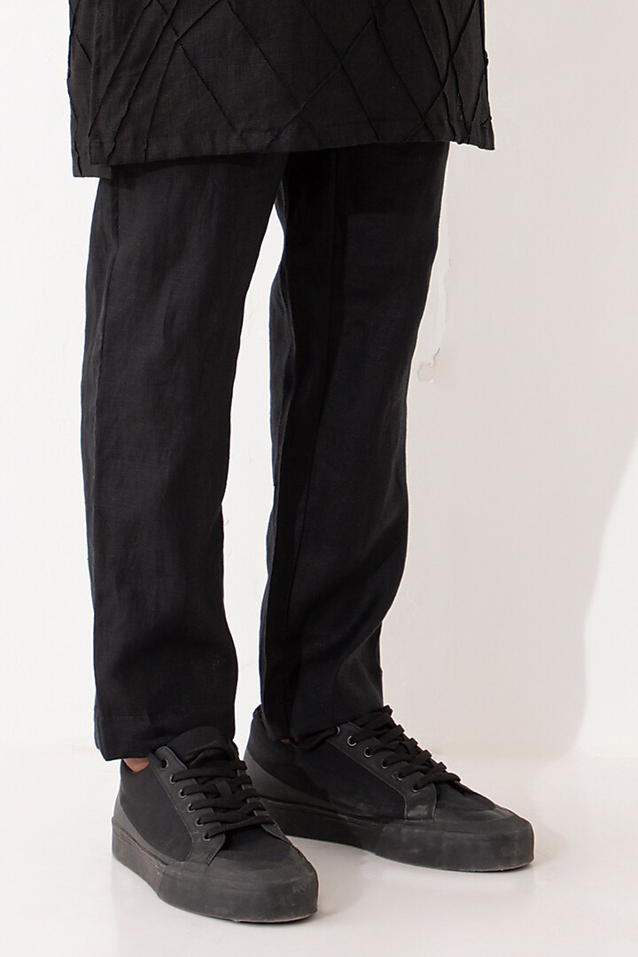 Black Linen Solid Kurta Set by Son Of A Noble SNOB Men at Pernia's Pop Up Shop