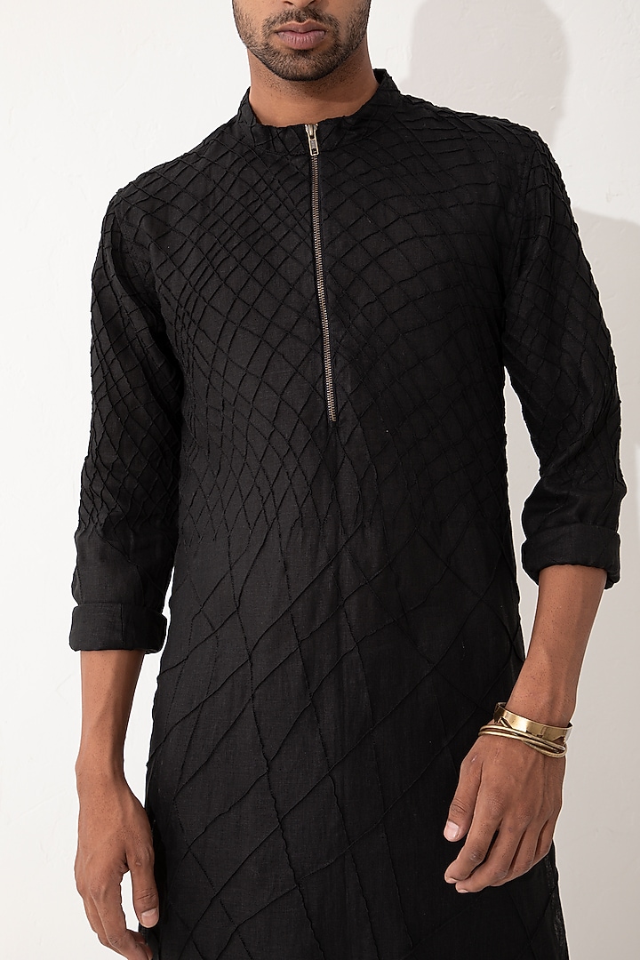 Black Linen Solid Kurta Set by Son Of A Noble SNOB Men at Pernia's Pop Up Shop