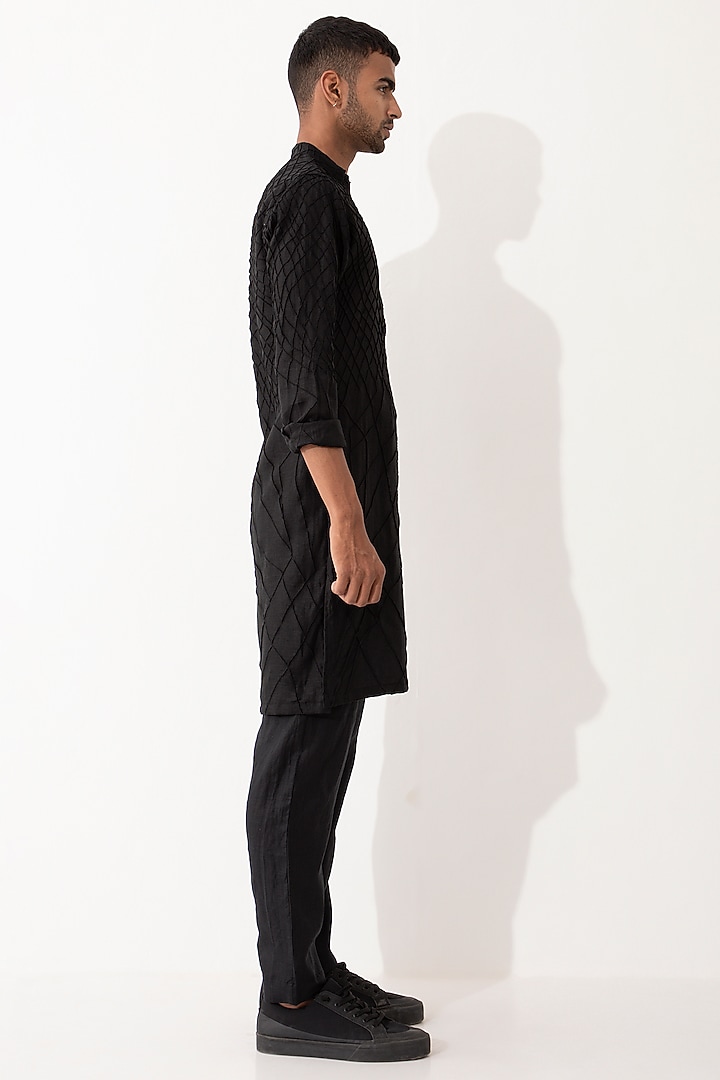 Black Linen Solid Kurta Set by Son Of A Noble SNOB Men at Pernia's Pop Up Shop