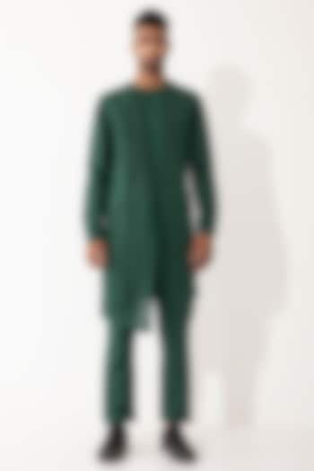 Green Linen Asymmetric Paneled Kurta Set by Son Of A Noble SNOB Men