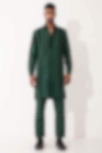 Green Linen Applique Kurta Set by Son Of A Noble SNOB Men at Pernia's Pop Up Shop