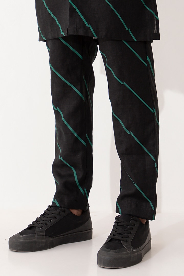Black Linen Printed Kurta Set by Son Of A Noble SNOB Men at Pernia's Pop Up Shop