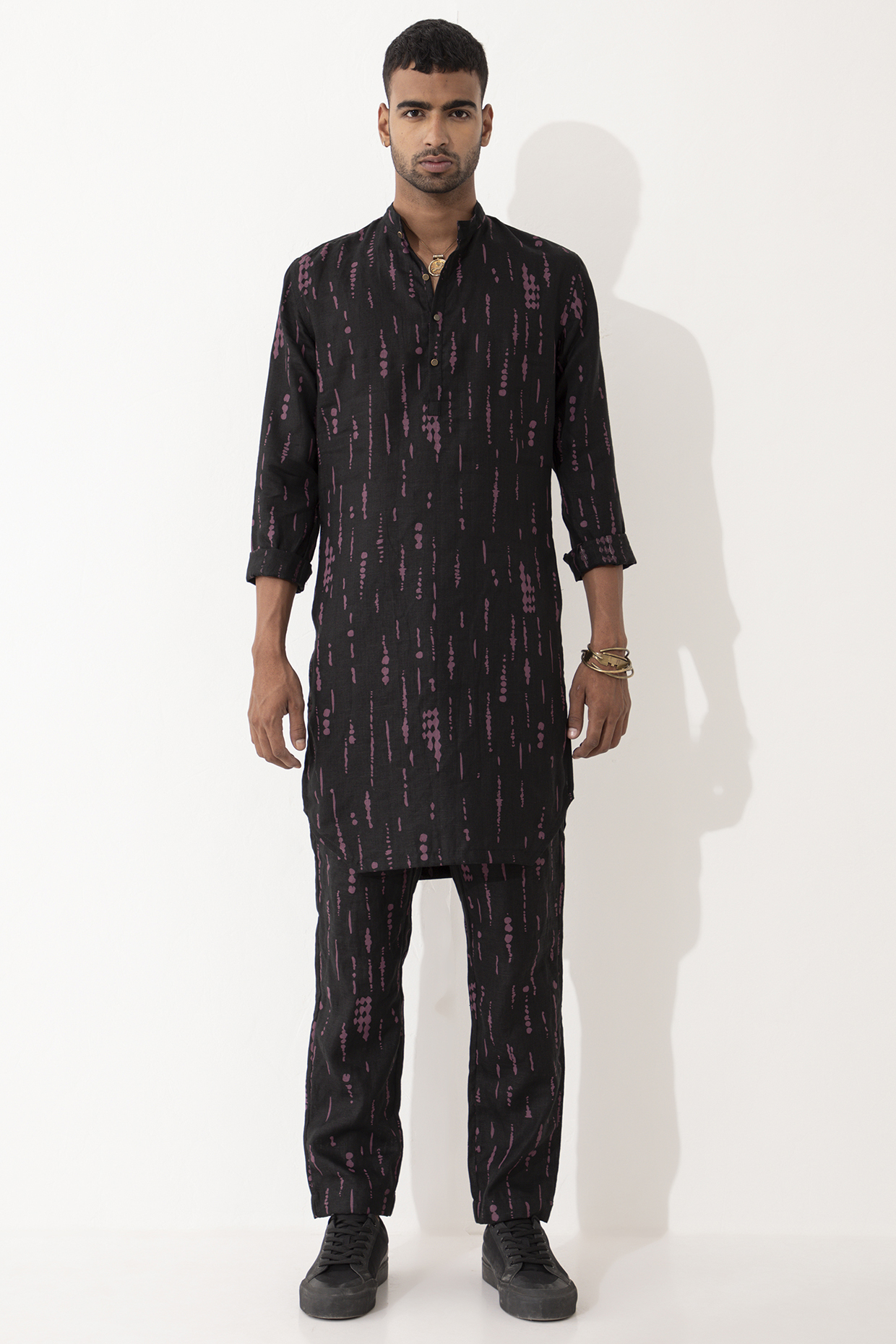 Black Linen Printed Kurta Set by Son Of A Noble SNOB Men at Pernia's Pop Up Shop