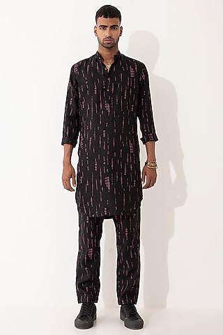 Black Linen Printed Kurta Set by Son Of A Noble SNOB Men
